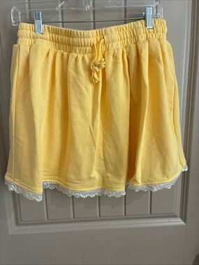 Casual Yellow Drawstring Skort with Lace Trim